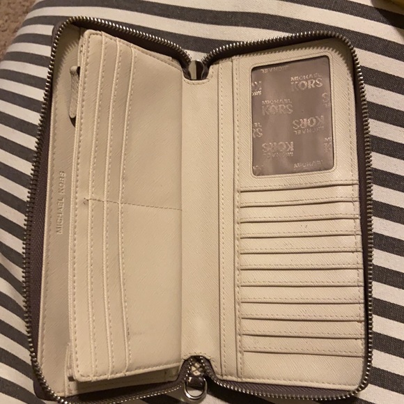 Michael Kors Wallet - Picture 3 of 7